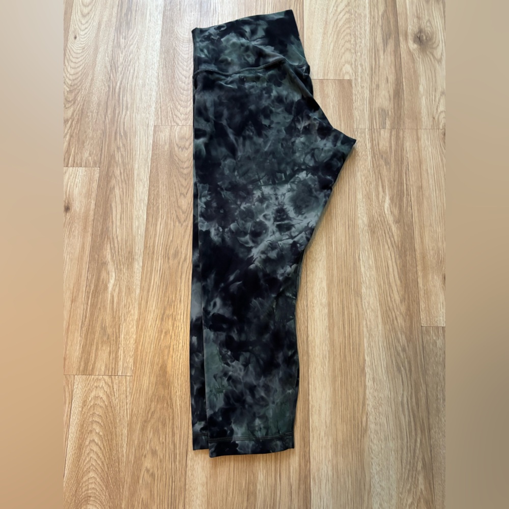 Lululemon tights in size 16. Excellent condition. - Picture 3 of 5